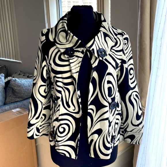 Carole little jacket 3/4 sleeves large buttons Sz M - Picture 1 of 5